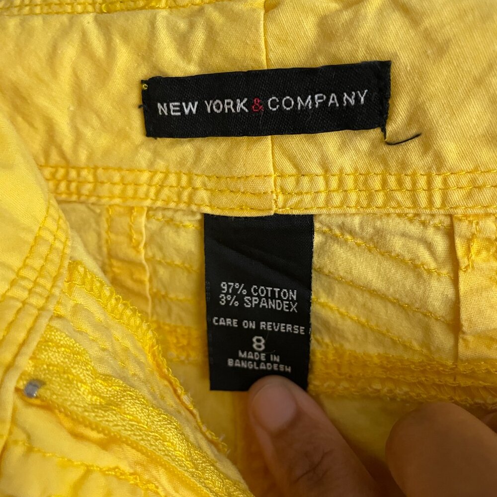 NEW YORK & COMPANY Soft Banana Yellow Gorgeous VINTAGE Capris. NY & Co - Picture 4 of 12